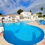 Patio Alcornocal By Residea * Εστεπόνα