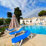 Patio Alcornocal By Residea Εστεπόνα