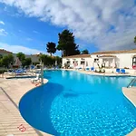 Patio Alcornocal By Residea Apartment Estepona
