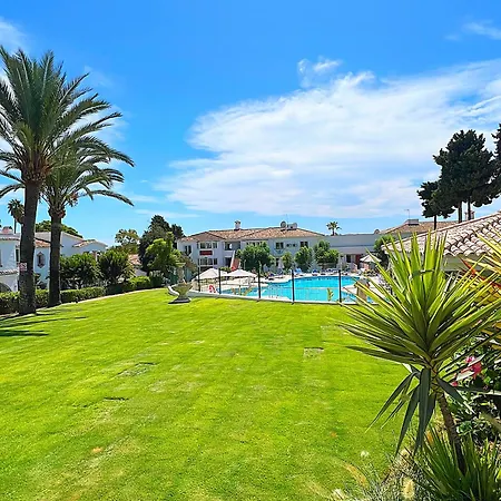 Patio Alcornocal By Residea *